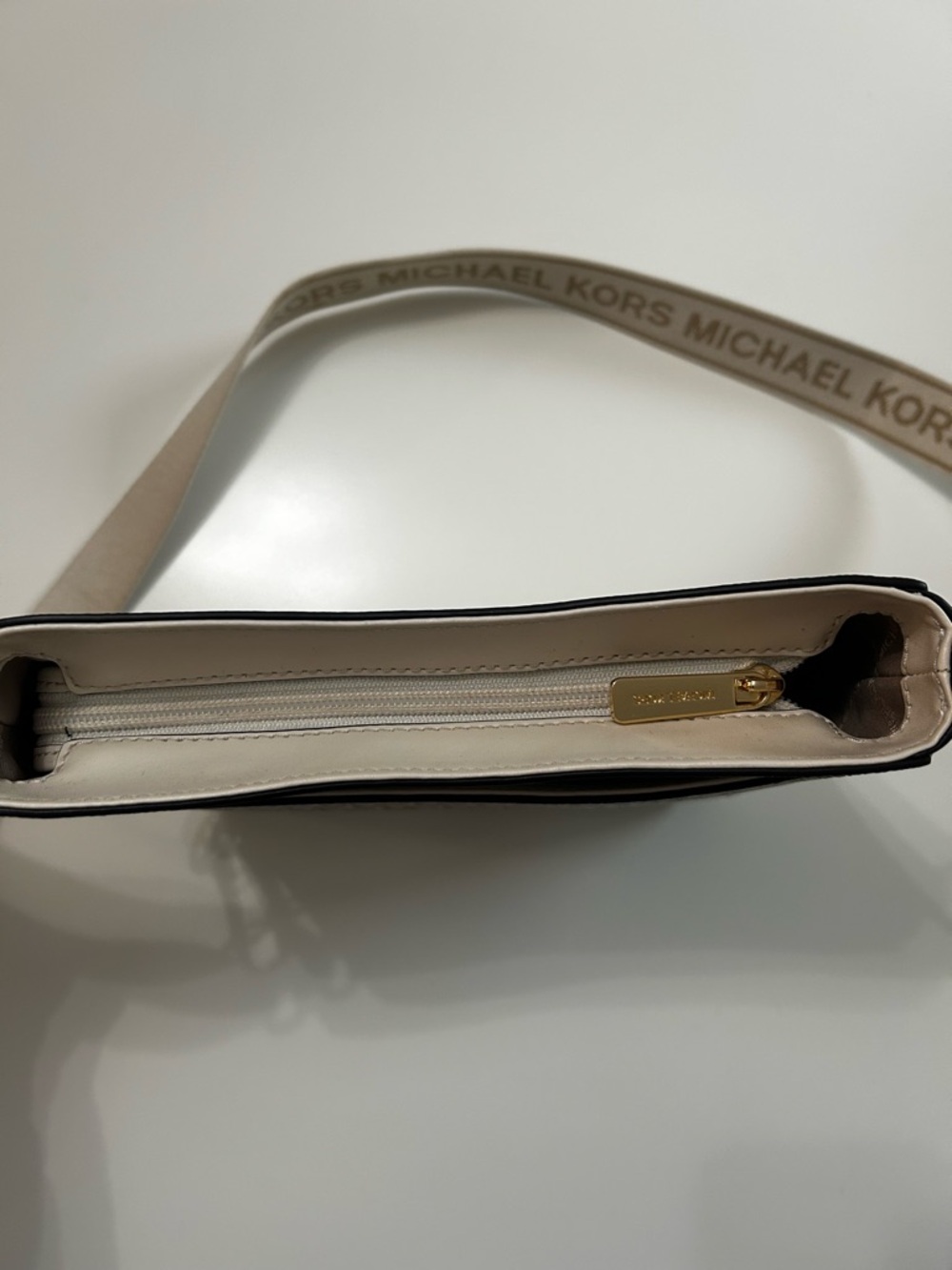 Michael Kors Cream Logo Crossbody Bag with Signature Strap - Picture 7 of 8